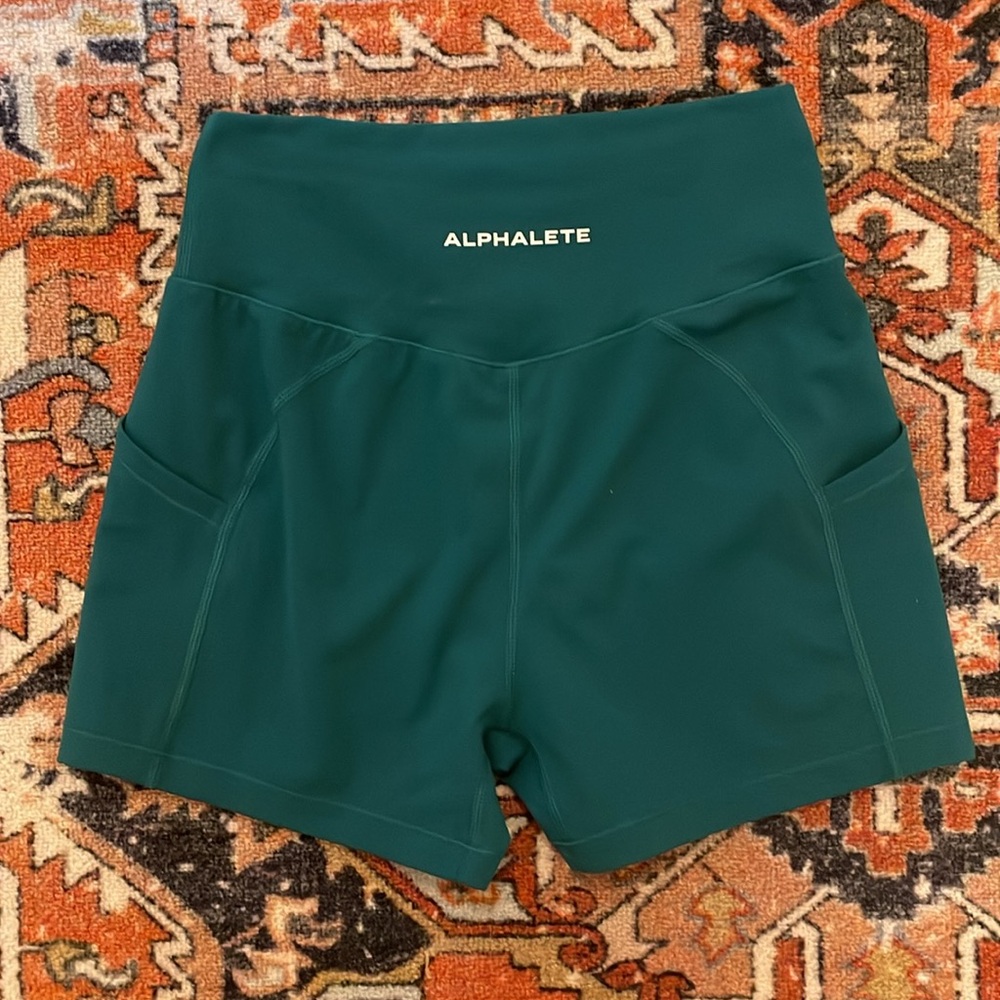 Alphalete Surface Power Biker Shorts | Women’s Size M
